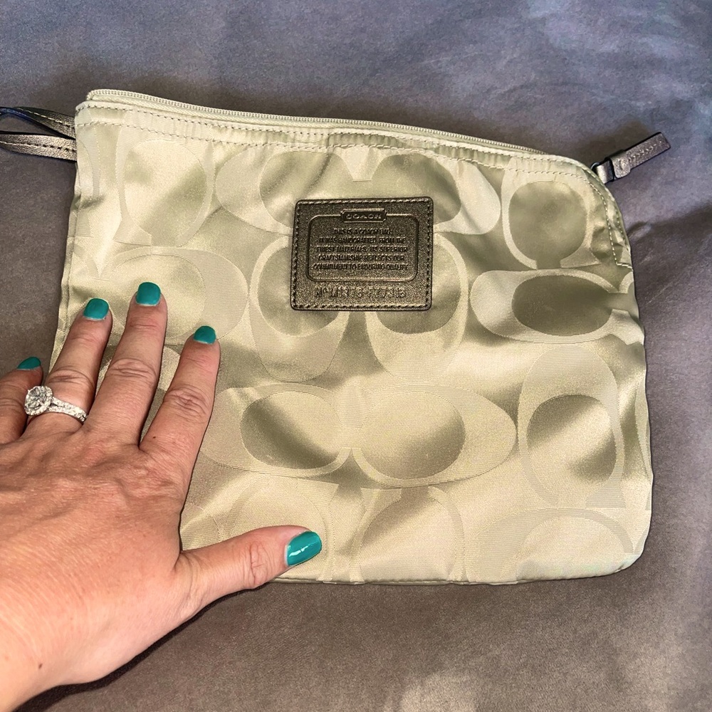 Coach packing bag